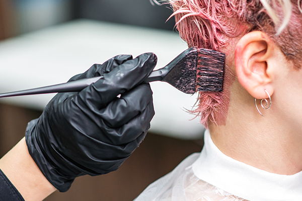 Colorists Offer Virtual Consultations, Send Clients Hair Dye Kits During  Coronavirus Quarantine